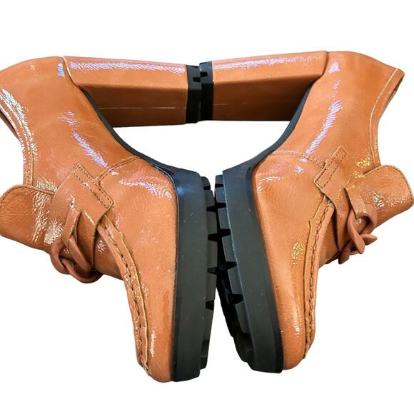 Kenneth Cole Justin Lug Loafer Heeled Pump Chunky Chain Platform NEW Size 8.5 - Picture 8 of 11